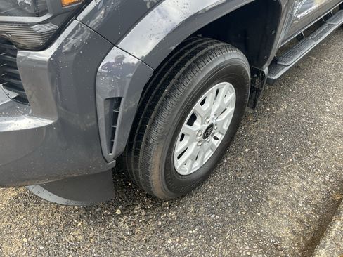 Certified 2025 Toyota Tacoma SR5 AWD/4WD image 9