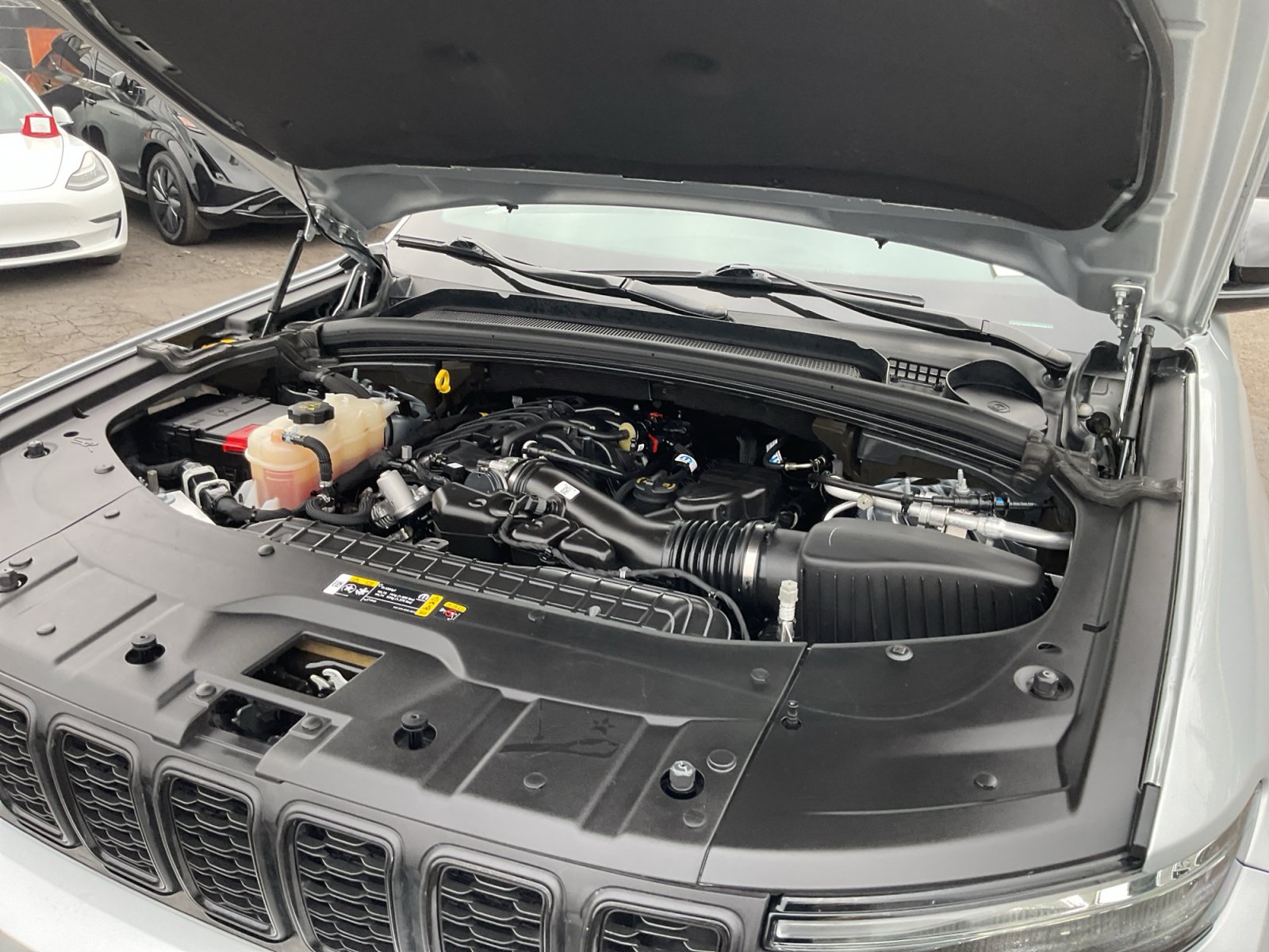 Used 2024 Jeep Grand Cherokee L Laredo AWD/4WD image 23