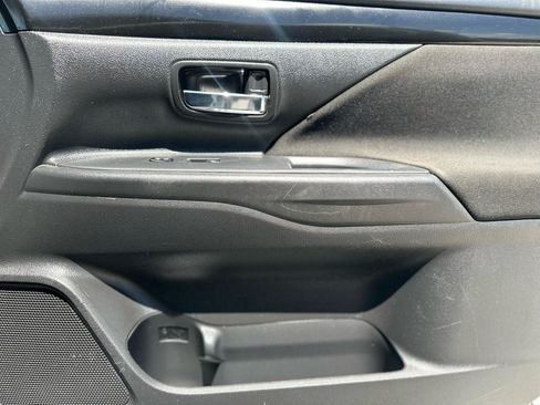 Used 2017 Mitsubishi Outlander SE AWD/4WD image 20