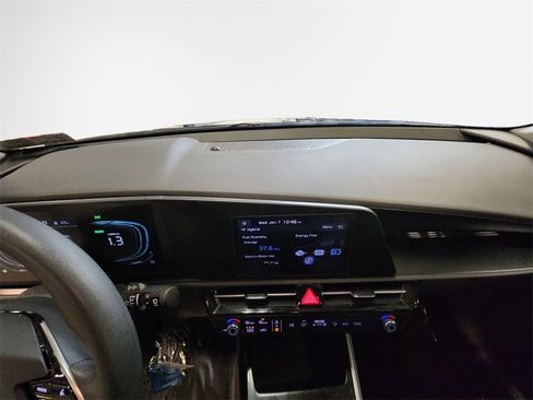 Used 2023 Kia Niro LX image 22