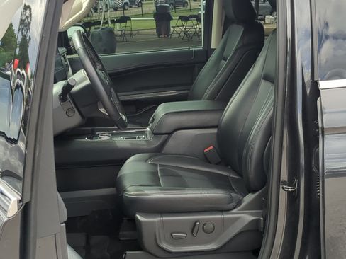Used 2024 Ford Expedition XLT RWD image 12