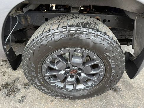 Used 2022 Nissan Frontier SV w/ Technology Package AWD/4WD image 5
