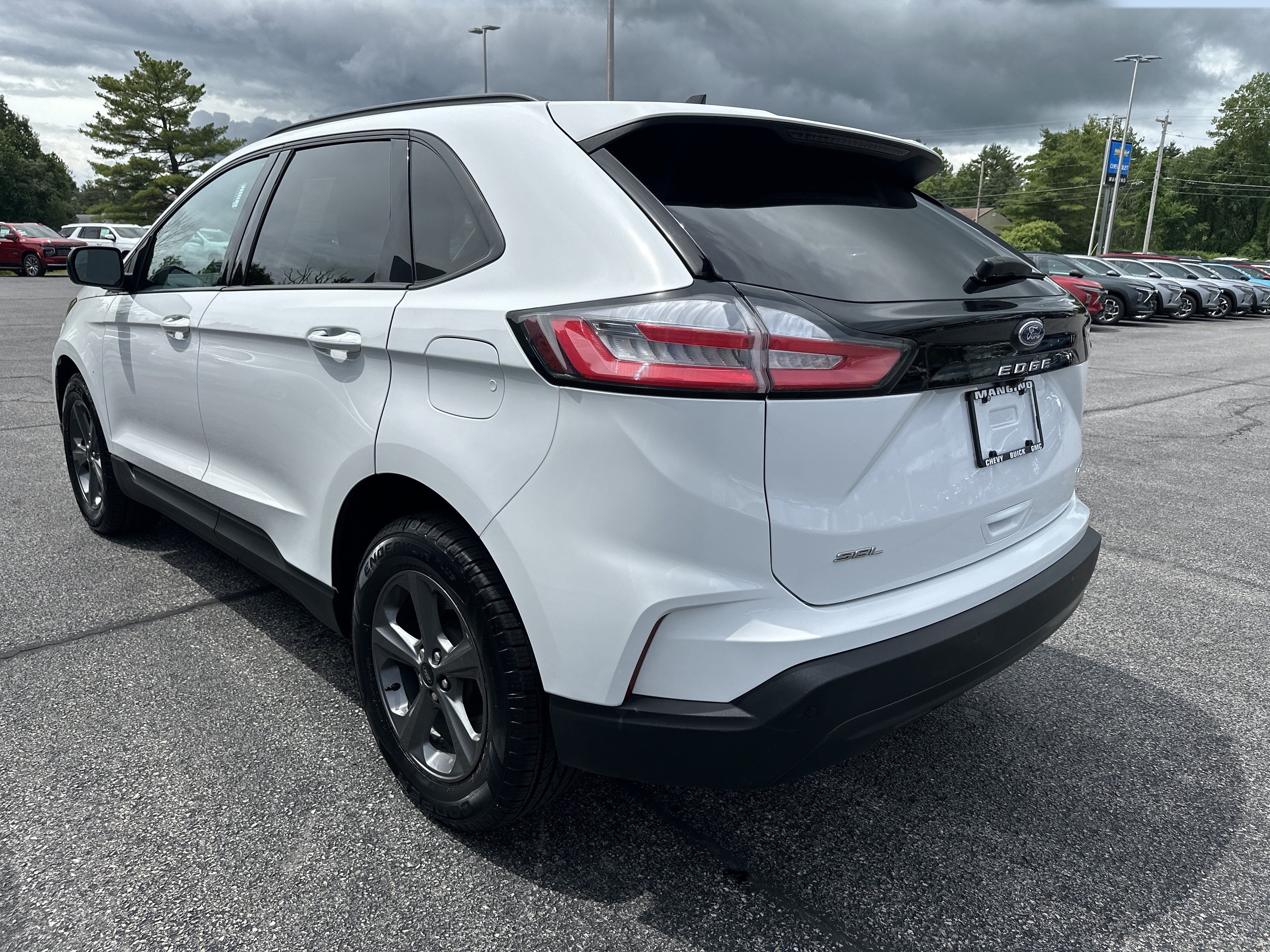 Used 2024 Ford Edge SEL w/ Sport Appearance Package AWD/4WD image 4