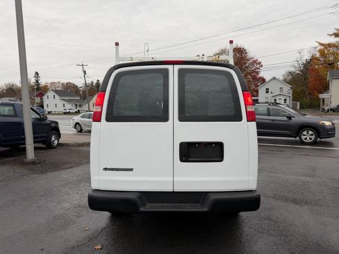 Used 2017 Chevrolet Express 2500 Extended RWD image 4
