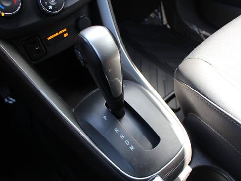Used 2018 Chevrolet Trax LT w/ Sun & Sound Package AWD/4WD image 29