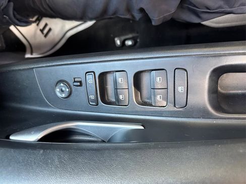 Used 2021 Hyundai Elantra SE image 26