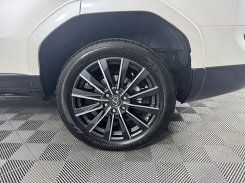 Used 2024 Lexus GX 550 w/ Accessory Package (Z1) AWD/4WD image 40