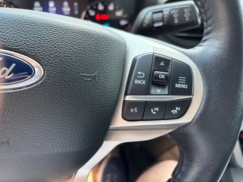 Used 2023 Ford Explorer XLT AWD/4WD image 26