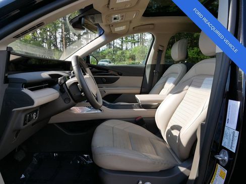 Used 2024 Lincoln Nautilus Reserve w/ Equipment Group 202A AWD/4WD image 15