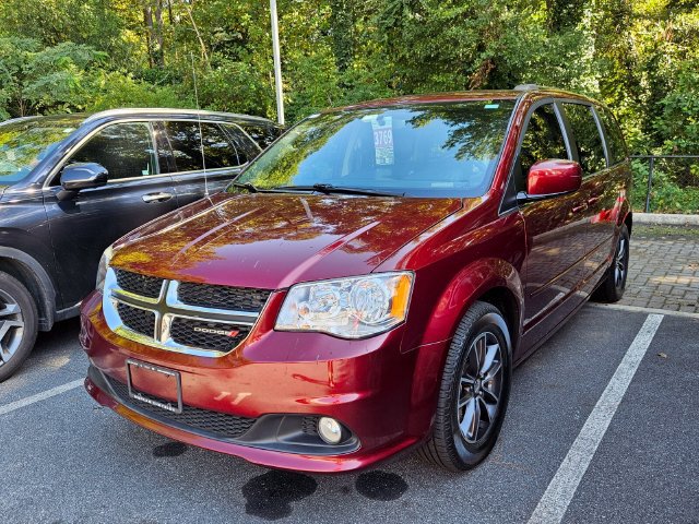 Used 2017 Dodge Grand Caravan SXT FWD image 3