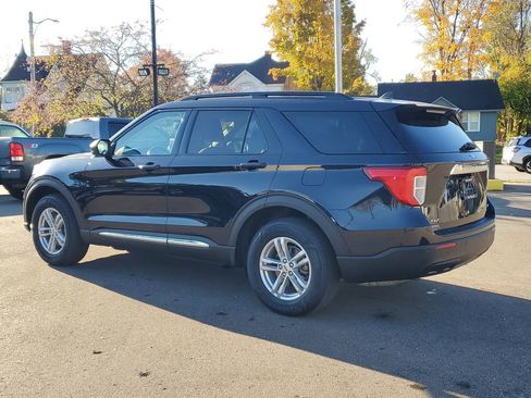 Used 2022 Ford Explorer XLT image 4