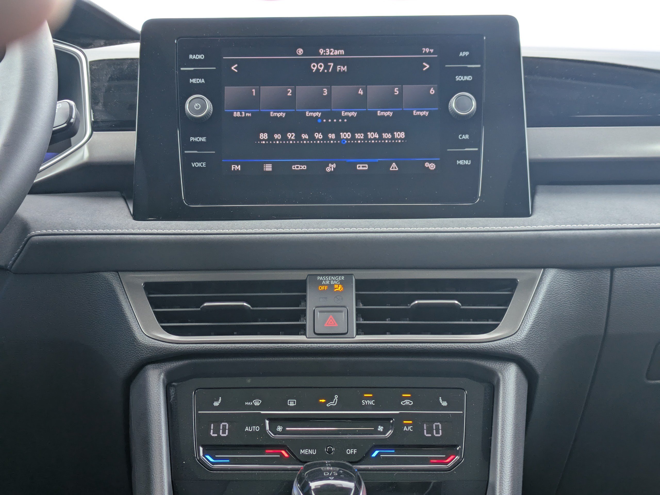 New 2026 Volkswagen Taos SE FWD image 18