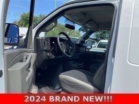 Used 2024 Chevrolet Express 2500 w/ Driver Convenience Package RWD image 17