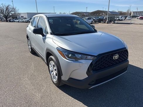 Used 2025 Toyota Corolla Cross L image 7