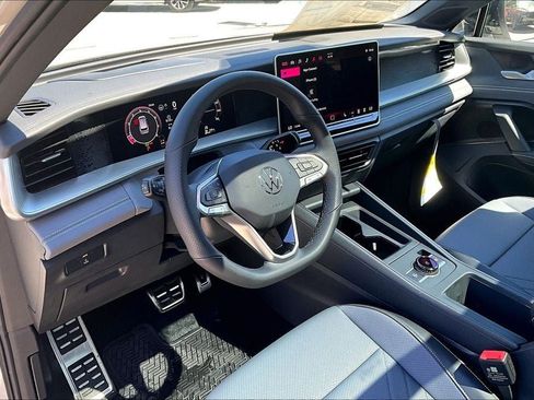 New 2026 Volkswagen Tiguan SE R-Line FWD image 14