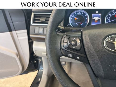 Used 2016 Toyota Camry LE FWD image 18