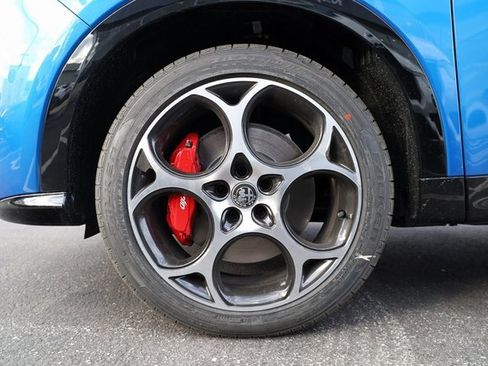 New 2025 Alfa Romeo Tonale Veloce w/ Premium Package image 8