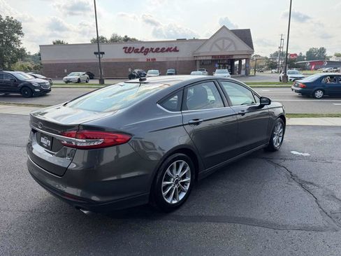 Used 2017 Ford Fusion SE FWD image 5