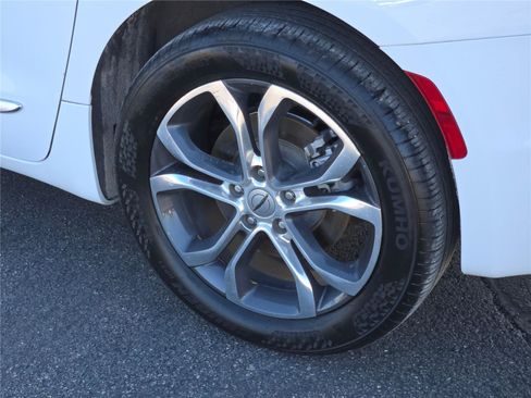 Certified 2022 Chrysler Pacifica Pinnacle AWD/4WD image 21