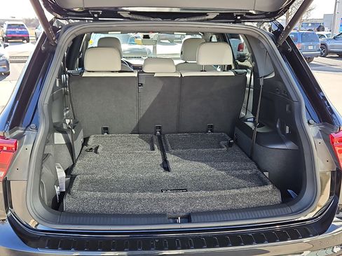 Certified 2023 Volkswagen Tiguan SE R-Line image 7