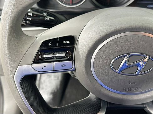 Used 2021 Hyundai Elantra SEL image 19