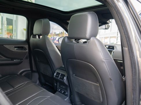 Used 2017 Jaguar F-PACE S image 33