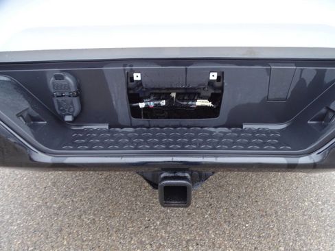 Used 2024 Chevrolet Colorado W/T w/ WT Convenience Package II AWD/4WD image 9