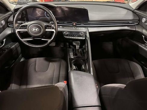 Used 2025 Hyundai Elantra SEL FWD image 20