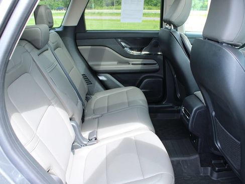 Used 2023 Lincoln Corsair AWD w/ Equipment Group 101A image 18