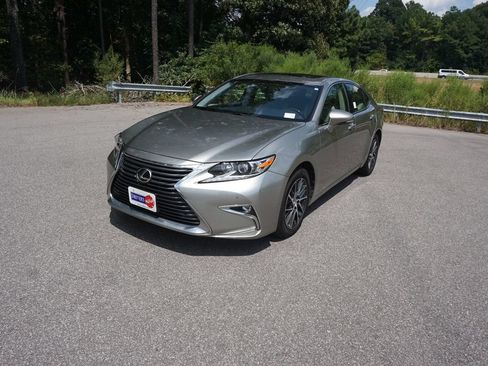Used 2016 Lexus ES 350 w/ Premium Package w/Wood Trim FWD image 23