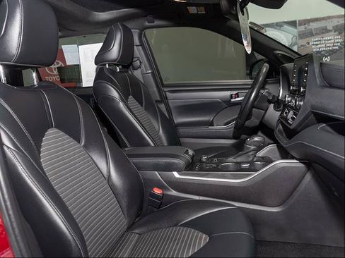 Used 2022 Toyota Highlander XSE AWD/4WD image 26