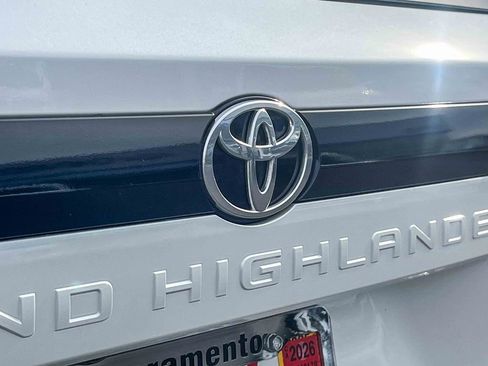 Used 2024 Toyota Grand Highlander XLE image 9