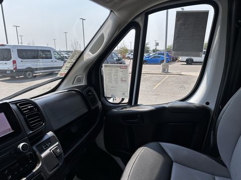Used 2025 RAM ProMaster 2500 w/ Convenience Group FWD image 11