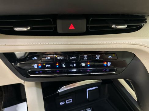 Used 2023 Buick Envision Avenir AWD/4WD image 18