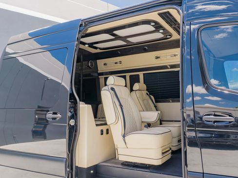 Used 2022 Mercedes-Benz Sprinter 2500 image 47