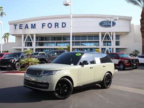 Used 2025 Land Rover Range Rover SE AWD/4WD image 2