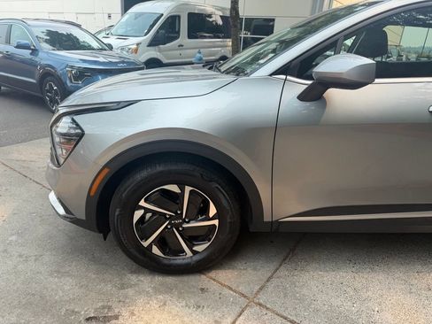 Used 2025 Kia Sportage LX FWD image 8