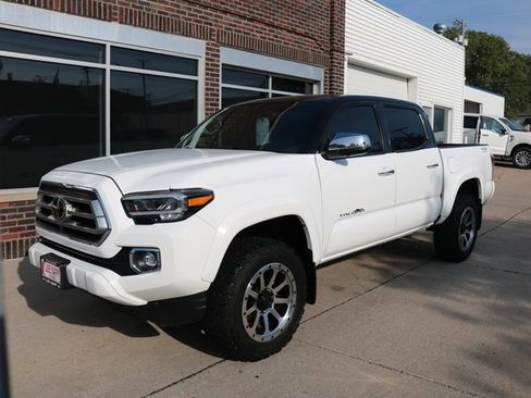 Used 2020 Toyota Tacoma Limited image 3