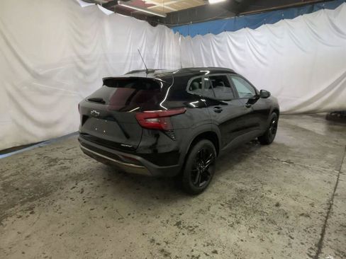 Used 2024 Chevrolet Trax ACTIV w/ Sunroof Package FWD image 5
