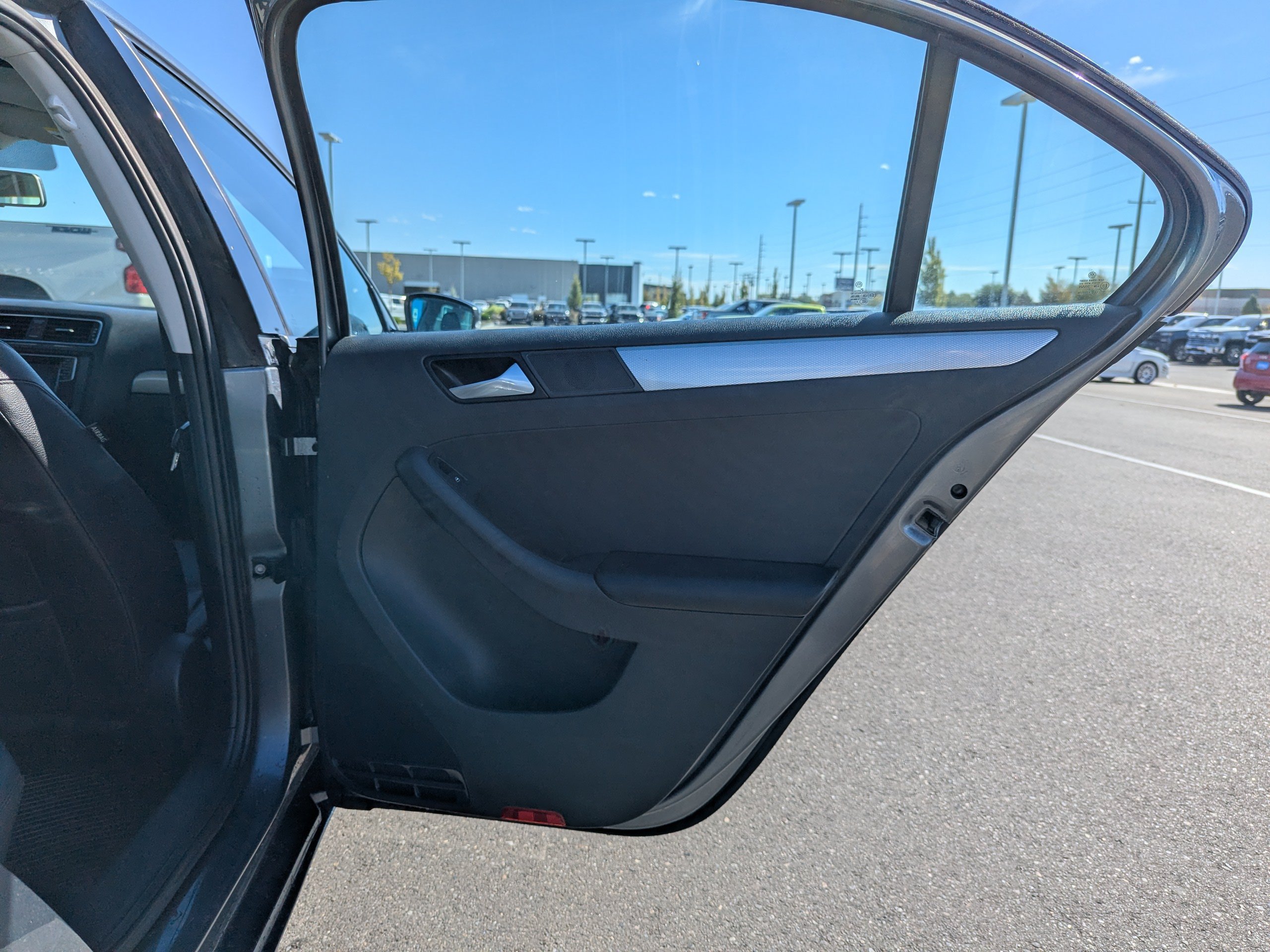 Used 2017 Volkswagen Jetta SE FWD image 36