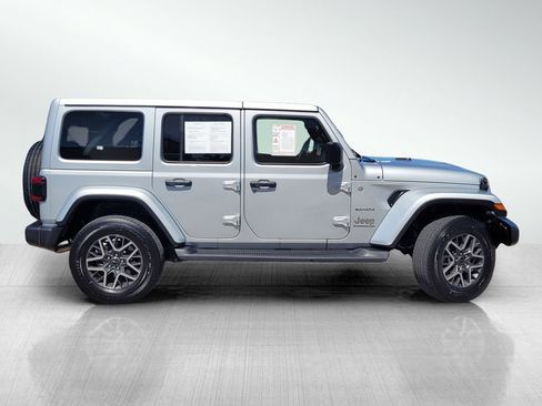 Used 2024 Jeep Wrangler Sahara image 3