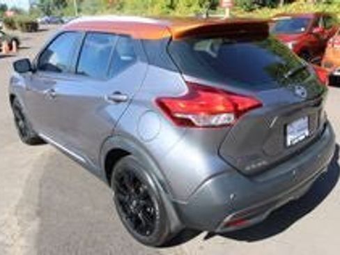 Used 2020 Nissan Kicks SR image 3