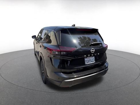 Used 2025 Nissan Rogue SV FWD image 11