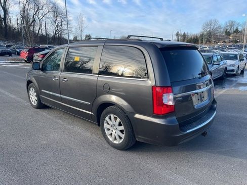 Used 2016 Chrysler Town & Country Touring w/ Driver Convenience Group image 13