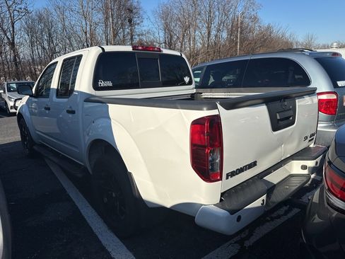 Used 2021 Nissan Frontier SV w/ Midnight Edition Floor Mats image 3