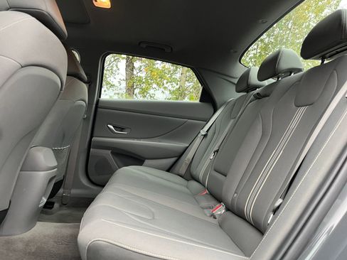 Used 2025 Hyundai Elantra SEL image 24