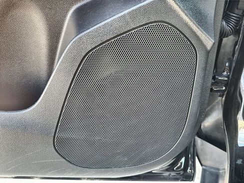 Used 2025 Chevrolet Trax LT FWD image 22