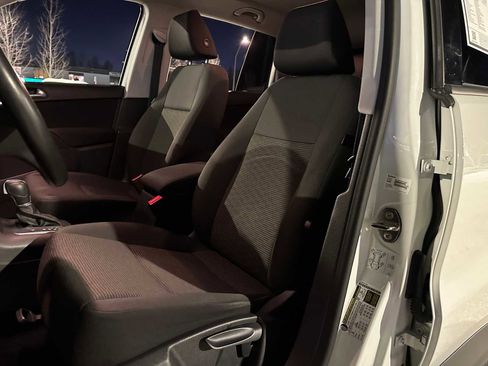 Used 2017 Volkswagen Tiguan S image 21