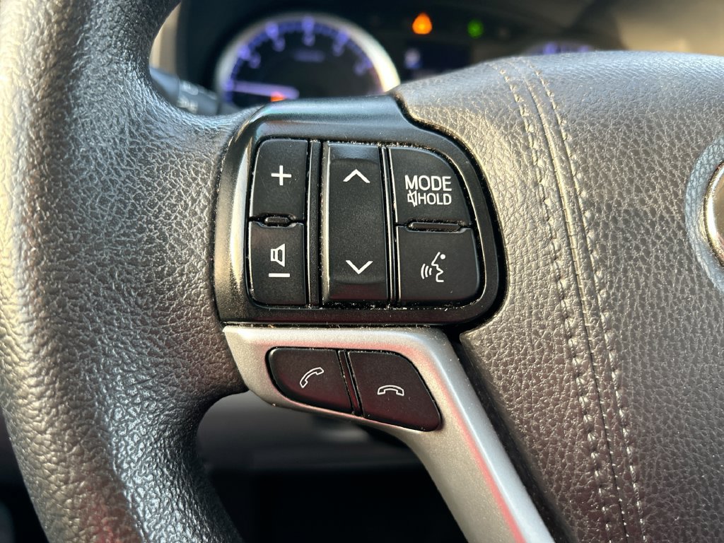 Used 2019 Toyota Highlander LE FWD image 15