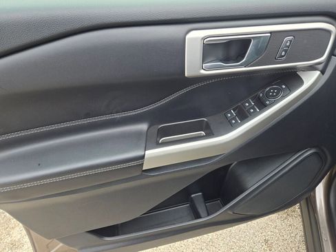 Used 2021 Ford Explorer XLT w/ Equipment Group 202A image 24